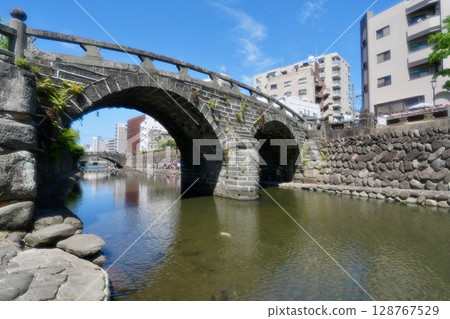 Spectacle bridge 128767529