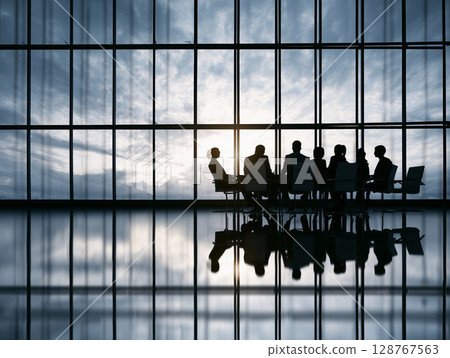 商務人士在明亮的辦公室開會 | 現代辦公室的商務會議 128767563