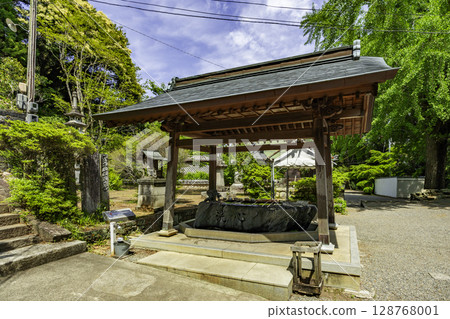 18th of the 88 Shikoku Temples: Onzanji Temple Chozuya (purification fountain) in Komatsushima, Tokushima Prefecture 128768001