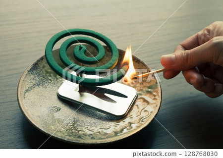 Light a mosquito coil to repellent insects Light a mosquito coil to repellent insects 128768030