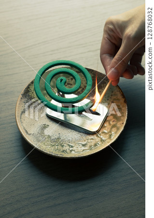 Light a mosquito coil to repellent insects 128768032