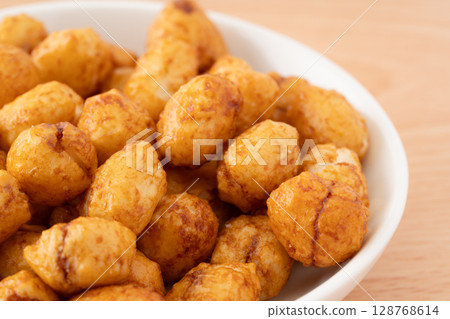 Close-up of soy sauce flavored rice crackers on a plate 128768614