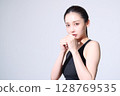 運動裝的女性 128769535