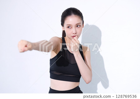 運動裝的女性 128769536