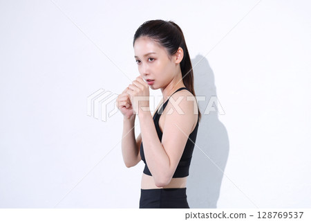 運動裝的女性 128769537