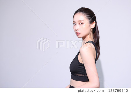 運動裝的女性 128769540