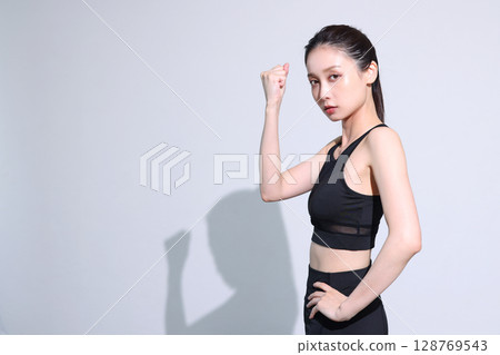 運動裝的女性 128769543