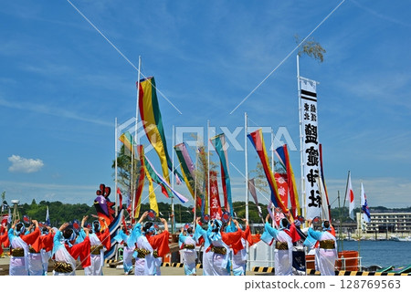 宮城縣鹽灶港節上的鳳王丸和鹽灶神空 宮城縣鹽灶港節上的鳳王丸和鹽灶神空 128769563