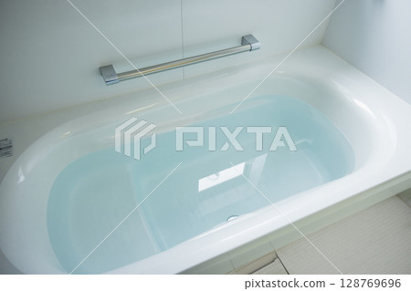 Furo浴缸熱水 128769696