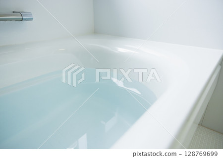 Furo浴缸熱水 128769699