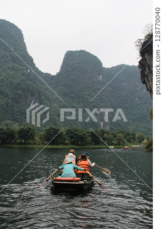 Vietnam Trang An Boat Cruise 128770040