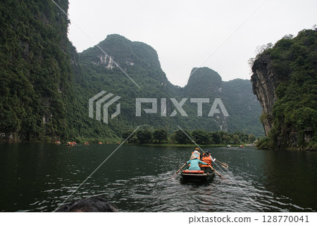 Vietnam Trang An Boat Cruise 128770041