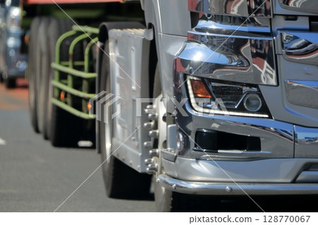 Trailer truck image 128770067