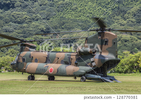 奇努克（CH-47）準備起飛 128770381