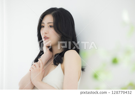 年輕女性的美麗形象 年輕女性的美麗形象 128770432
