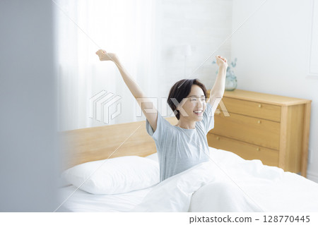 Women stretching in bed 128770445