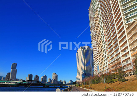 The redeveloped city of Harumi against the backdrop of a blue sky The redeveloped city of Harumi against the backdrop of a blue sky 128770756