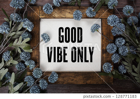 Good Vibe Only text with flowers decoration on wooden background 128771183