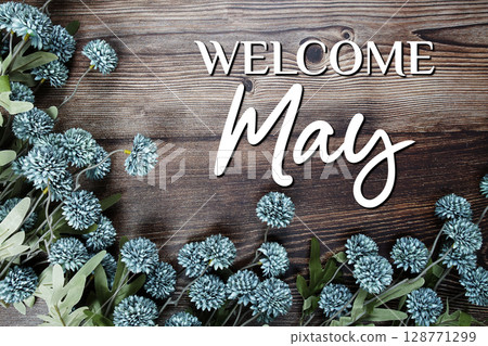 Welcome May text with flowers decoration on wooden background 128771299