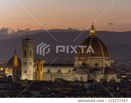 Florence, Italy - Duomo di Firenze at dusk Florence, Italy - Duomo di Firenze at dusk 128772567