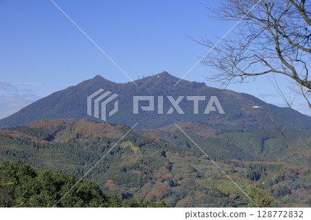 Mount Tsukuba as seen from the summit of Mount Komachi on a clear, late autumn day in Ibaraki Prefecture 128772832