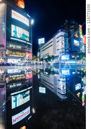 Reflection of Shibuya Reflection of Shibuya 128773200