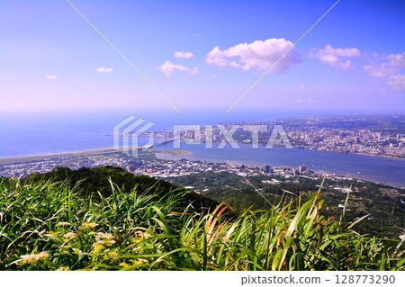 Overlooking Tamsui Fisherman's Wharf 128773290