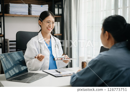 Doctors explain the use of medication to patients. healthcare and medical concept. 128773751