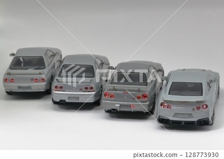 Sports cars lined up (minicars of past GTR models) Sports cars lined up (minicars of past GTR models) 128773930