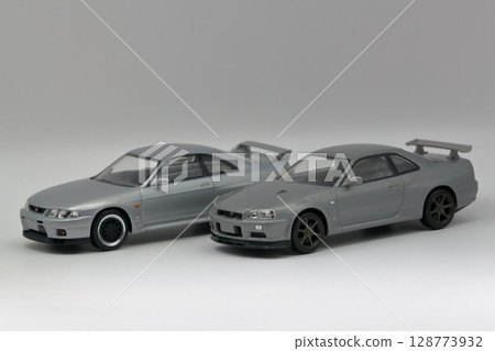 Sports cars lined up (minicars of past GTR models) 128773932
