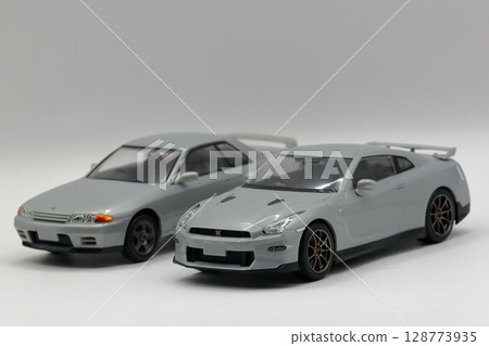Sports cars lined up (minicars of past GTR models) Sports cars lined up (minicars of past GTR models) 128773935