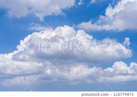 藍天白雲背景素材 128774972