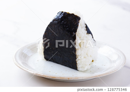 Onigiri - Delicious rice balls made with freshly cooked rice 128775346
