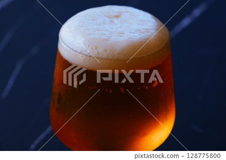 啤酒－一杯冰啤酒，泡沫細膩 128775800