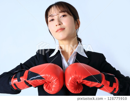 Businesswoman boxing image Businesswoman boxing image 128775910