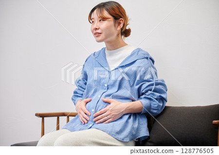 Pregnant woman, maternity, chair, heartwarming Pregnant woman, maternity, chair, heartwarming 128776505