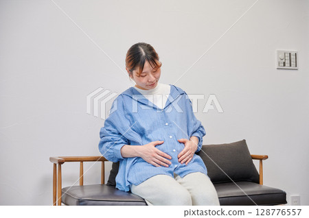 Pregnant woman, maternity, chair, heartwarming Pregnant woman, maternity, chair, heartwarming 128776557
