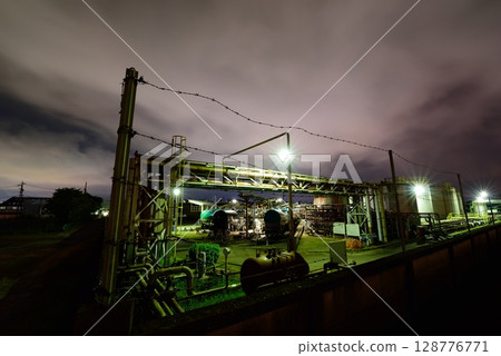 Night view of the Yokkaichi Petrochemical Complex in Yokkaichi, Mie Prefecture Night view of the Yokkaichi Petrochemical Complex in Yokkaichi, Mie Prefecture 128776771