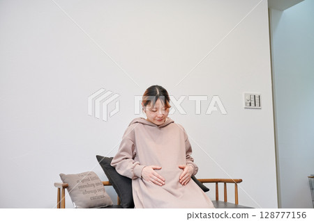 Pregnant woman, maternity, chair, heartwarming Pregnant woman, maternity, chair, heartwarming 128777156