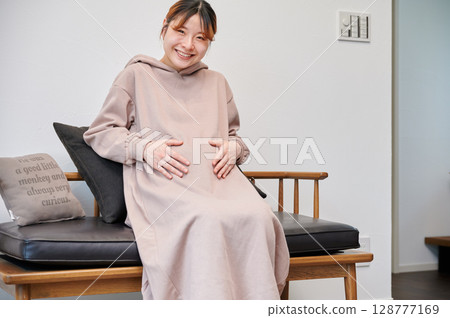 孕婦,孕婦,椅子,溫馨 孕婦,孕婦,椅子,溫馨 128777169