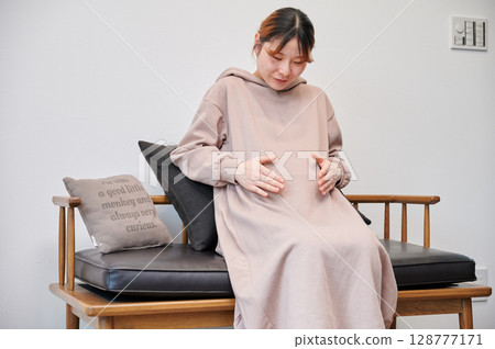 孕婦,孕婦,椅子,溫馨 孕婦,孕婦,椅子,溫馨 128777171