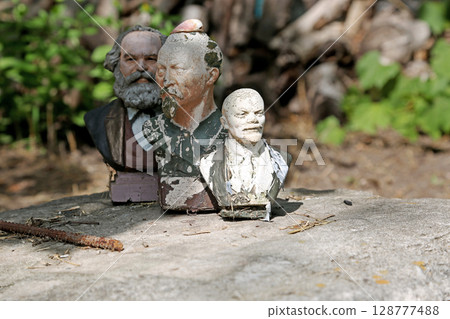 Old plaster busts of Marx, Lenin and Dzerzhinsky 128777488