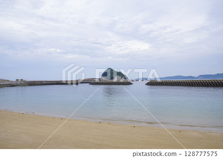 高島海灘是一處透明度極佳的人工海灘。 128777575