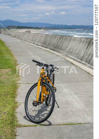 Coastal cycle path and e-bikes 128777587