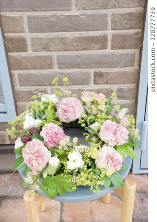 A refreshing early summer rose wreath 128777739