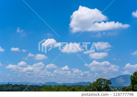 新鮮的夏天藍天 128777796