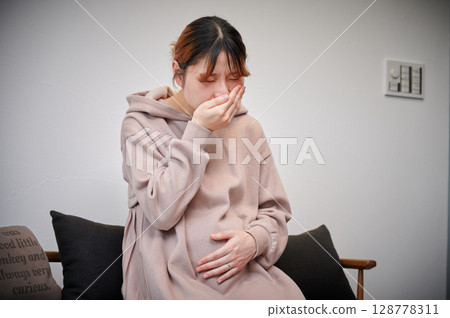 患有孕吐的女性、孕婦、產婦 128778311