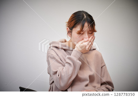 患有孕吐的女性、孕婦、產婦 128778350