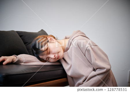 患有孕吐的女性、孕婦、產婦 128778531