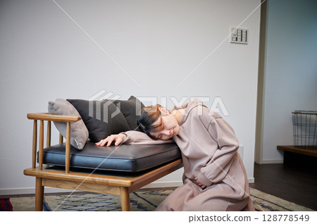 患有孕吐的女性、孕婦、產婦 128778549